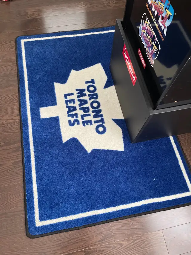 Toronto Maple Leafs Rug in Kitchen & Dining Wares in Markham / York Region - Image 2