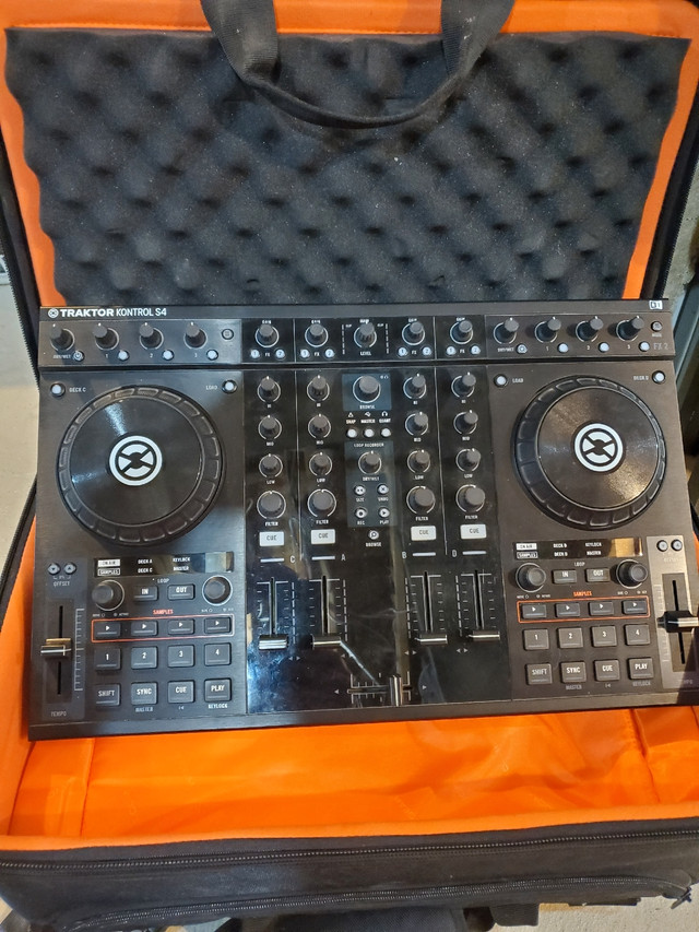 DJ Controller Traktor Control S4 in Performance & DJ Equipment in Markham / York Region - Image 2