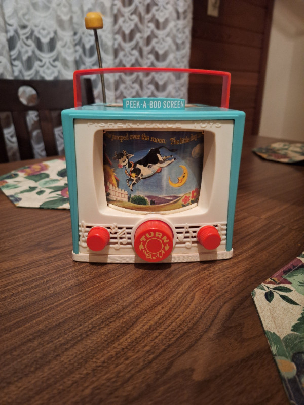 Vintage Fisher Price  Double Screen Music Box TV 1964 in Toys & Games in Edmonton - Image 4