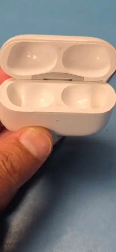 Apple airpod Charging case generation 2 Model A2700, View more