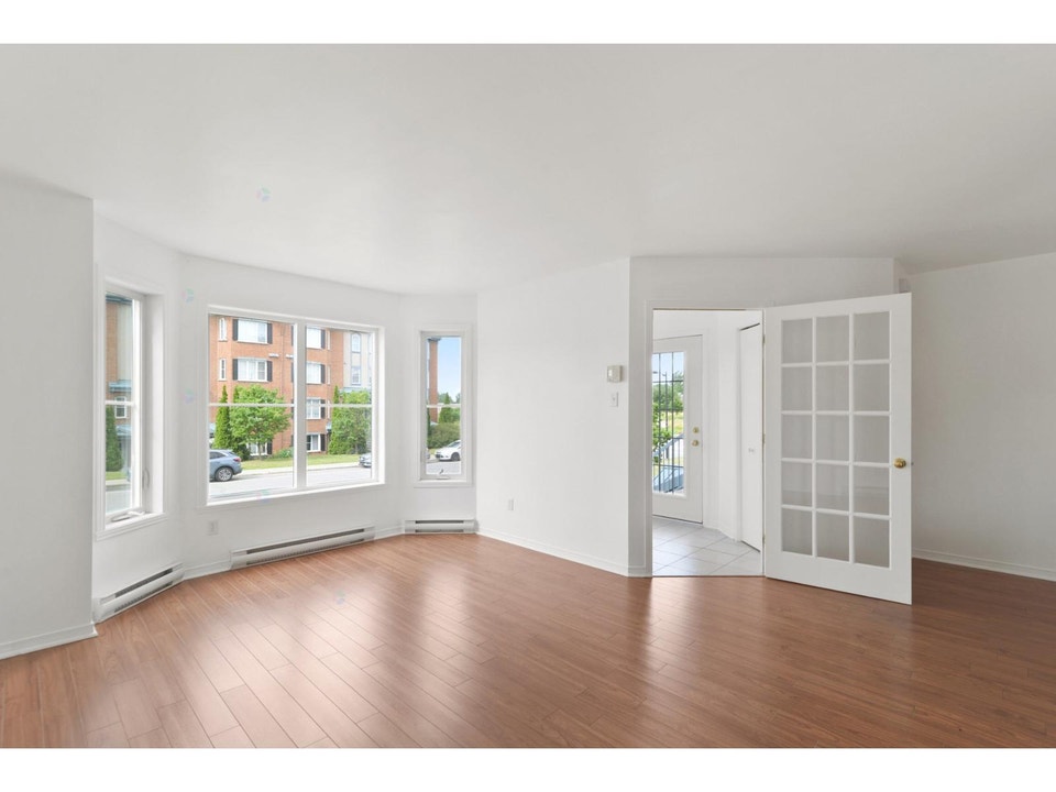 Grand condo 4 1/2 à louer à Brossard 2