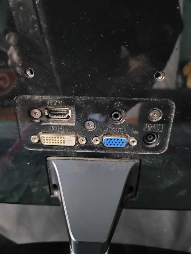 Flat Screen in Monitors in Brantford - Image 3