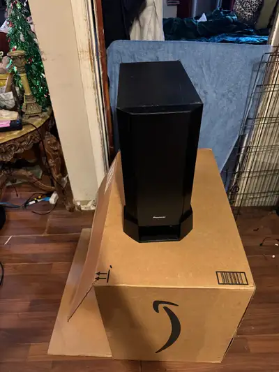 This Pioneer subwoofer delivers powerful bass and clear sound, enhancing any home theatre or audio s...