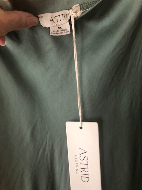 NEW with Tag - Italian - Designer ASTRID Satin Shimmer Skirt in Women's - Dresses & Skirts in Delta/Surrey/Langley - Image 3