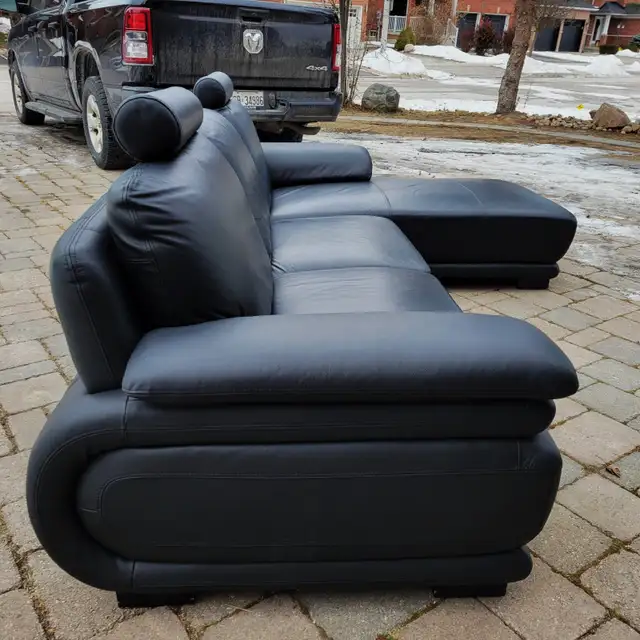 Like new full premium real leather sectional couch can deliver in Couches & Futons in Kingston - Image 6
