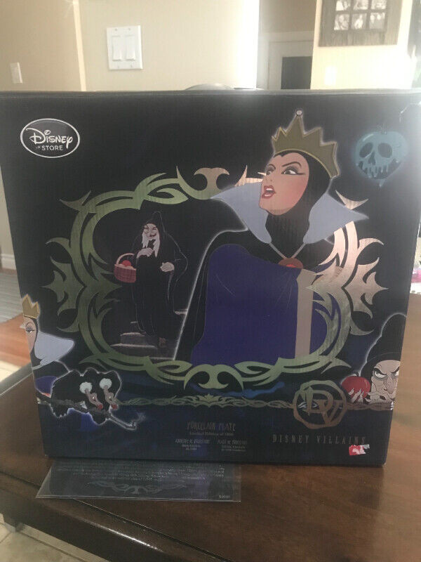 Disney Evil Queen Collector Plate in Arts & Collectibles in St. Albert - Image 3