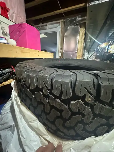 BFGoodrich Tyres 285/70/R17 100% Brand New – Never Used Mint Condition Serious buyers only 5 tyres a...