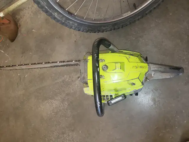 POULAN 4200 COUNTERVIBE CHAINSAW in Power Tools in Kelowna - Image 4