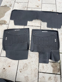 New Lexus RX350 rubber car mat , never used paid 450$