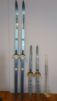 skis de fond, bottes et bâtons