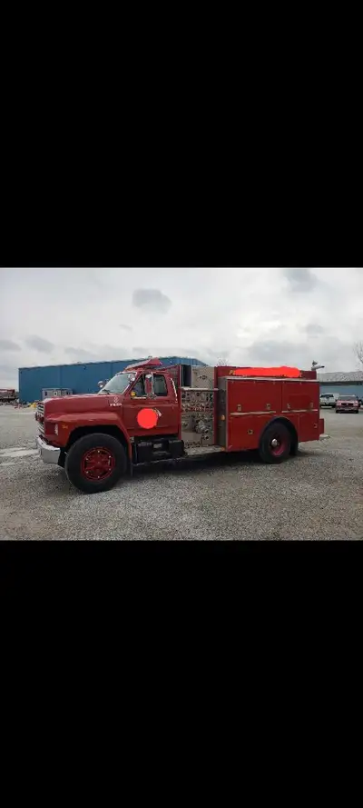 Like new 88 ford pumper truck ,super low kms 34,000 kms. V8 gas 429 CI