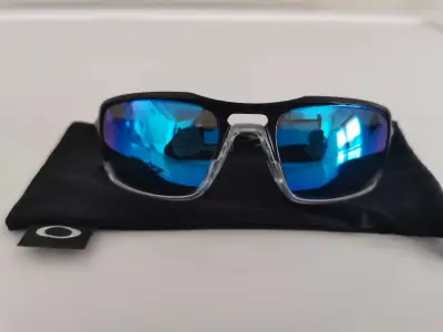 Selling a pair of used Oakley Triggerman sunglasses with Ice Polarized lenses. These shades are in g...