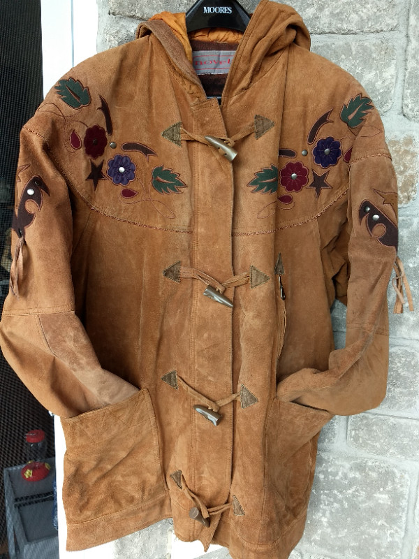 Manteau en suède avec capuchon/ Suede Coat with hood in Women's - Tops & Outerwear in Gatineau