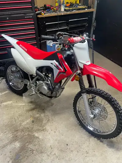 Selling a mint 2016 Honda crf125f in amazing shape low hours barely ridden. Electric start newer bat...