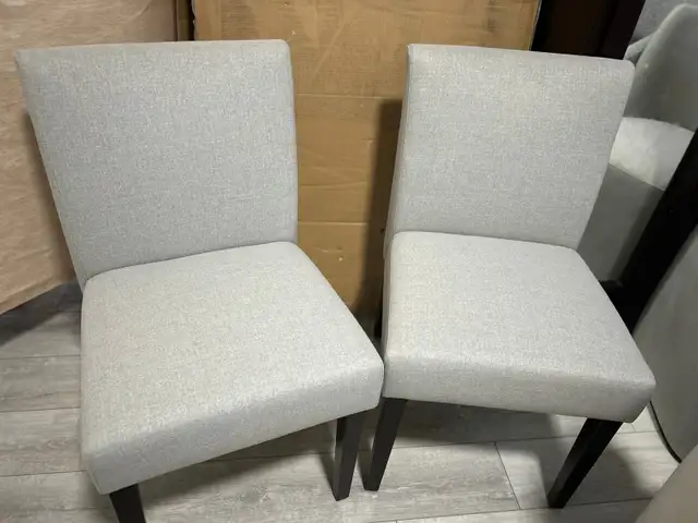 Costco accent chair in Chairs & Recliners in Calgary - Image 2