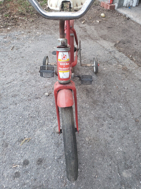 Red Vintage Tonka  Hedstrom Child Bicycle  training wheel in Kids in Ottawa - Image 2