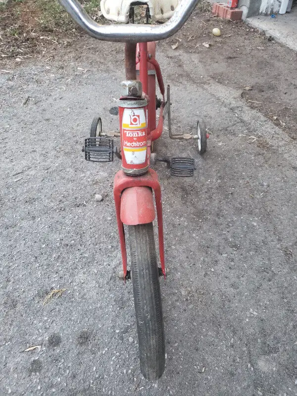 Red Vintage Tonka  Hedstrom Child Bicycle  training wheel in Kids in Ottawa - Image 3