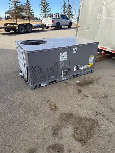 For sale is a 2022 3-ton ICP commercial rooftop unit, model number RGVS36HEFA0A0AA. This unit is use...
