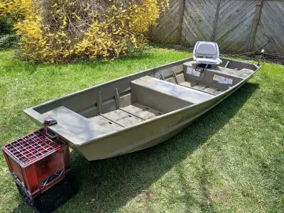 14 ft Tracker Topper aluminum Jon boat. Great overall condition with no leaks, damage or repairs. In...