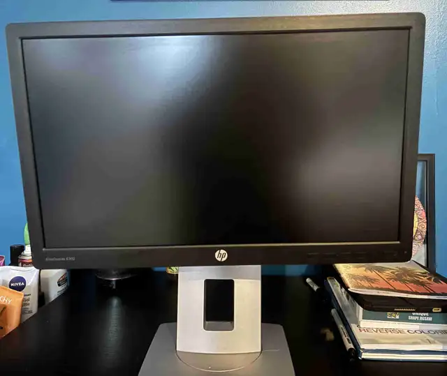 écran ordinateur HP  in Monitors in Longueuil / South Shore - Image 2