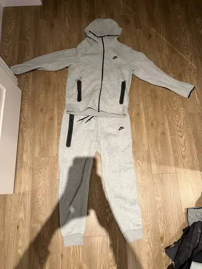 Nike Tech Fleece large, View more