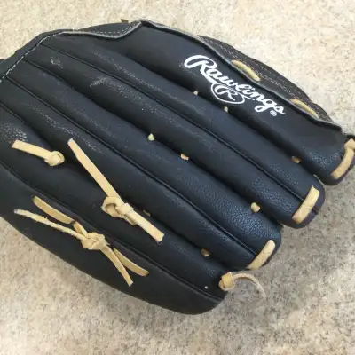 Rawlings right handed fielder’s glove, View more
