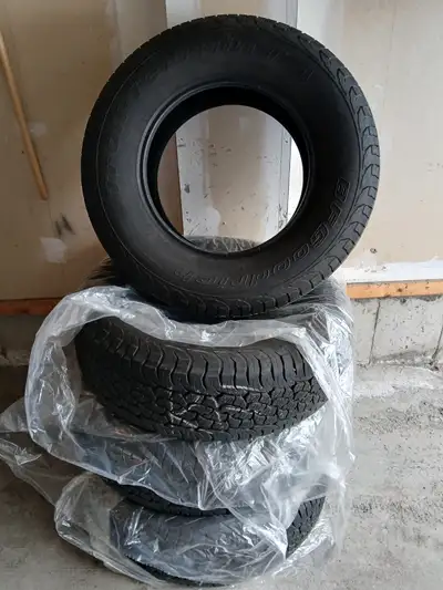 Selling BF Goodrich Trail Terrain T/A, 265/70R/17. These tires are Original Equipment Manufacturer (...