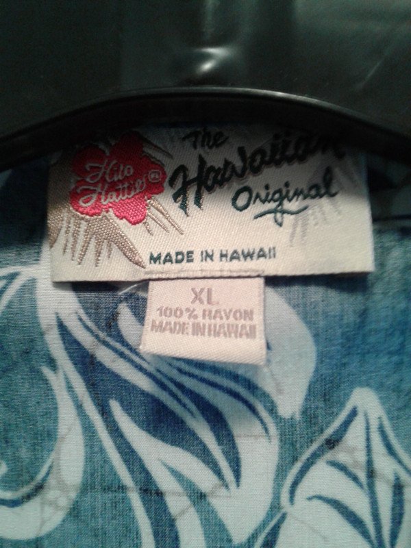 Ladies Hawaiian shirt  size L/XL in Women's - Tops & Outerwear in St. Catharines - Image 2