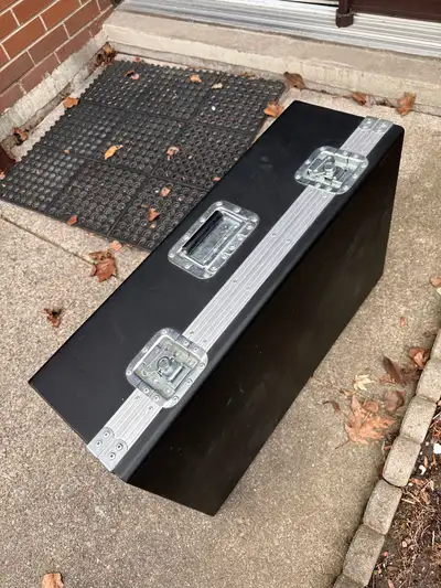 I'm selling an ATA case that's perfect for safely transporting sensitive equipment. This used case f...