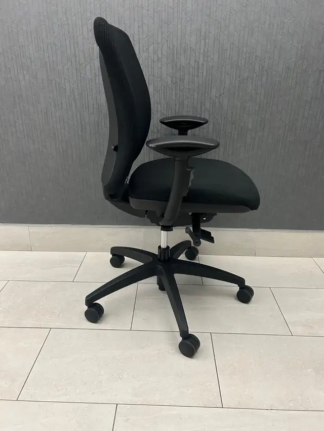 Teknion Multifunction Task Chair Like New - 3 available63234473498755121
