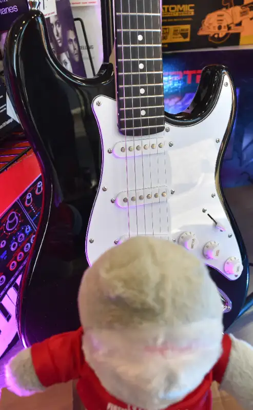 First Stop Swap Shop has BRAND NEW guitar's and djembes in Guitars in Peterborough - Image 4