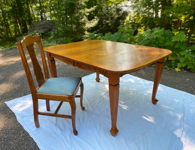 Solid Oak Antique Dining Table in Dining Tables & Sets in Renfrew