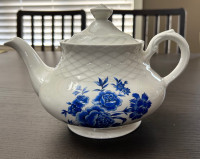 Blue Rose Vintage Teapot with Lid 