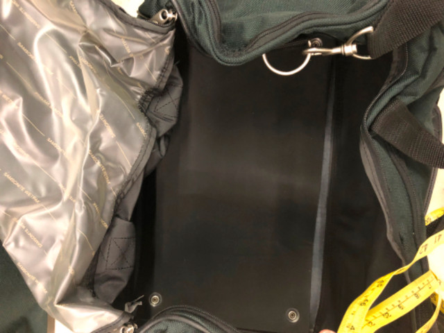 Samsonite green duffle bag in Other in Markham / York Region - Image 3