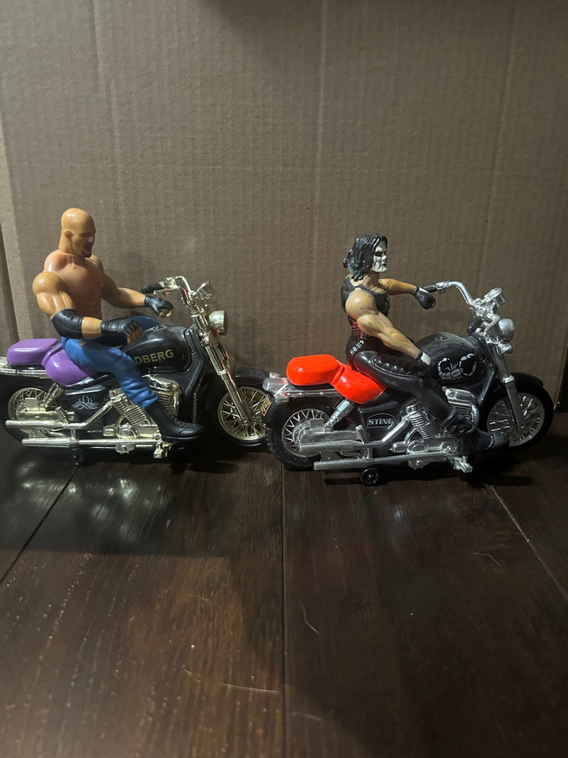 Goldberg and sting on motorcycles  dans Art et objets de collection  à Kingston - Image 2
