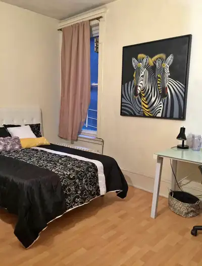 Privateroom available in 2 bedroom apartment from 1 May 800 meters from Acadia university wofville K...