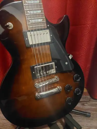 epiphone LesPaul studio , View more