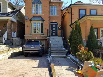 Large Basement Room for Rent in Upper Toronto Beaches
