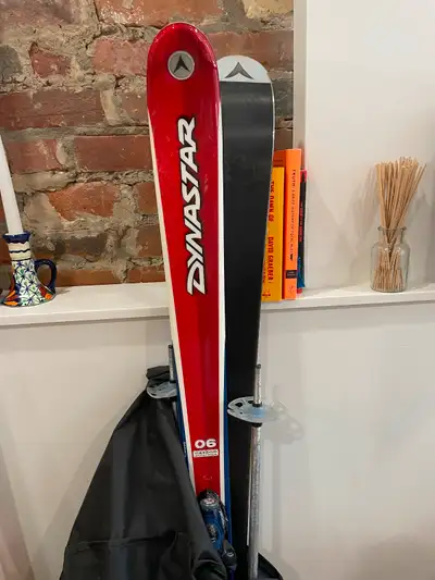Downhill skis / Skis alpins, View more