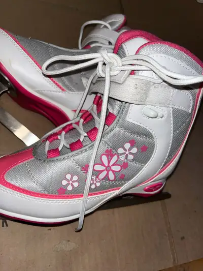 In perfect condition like new Bought them for 100 plus tax Size J2/32