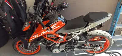 Selling my mint condition ktm duke 390. $1000 + of tasteful mods. Msg for details
