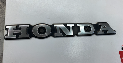 J'ai gardé ces morceaux d'une moto accidentée en 1997. Je l'avait achetée en 1994 et elle était remi...