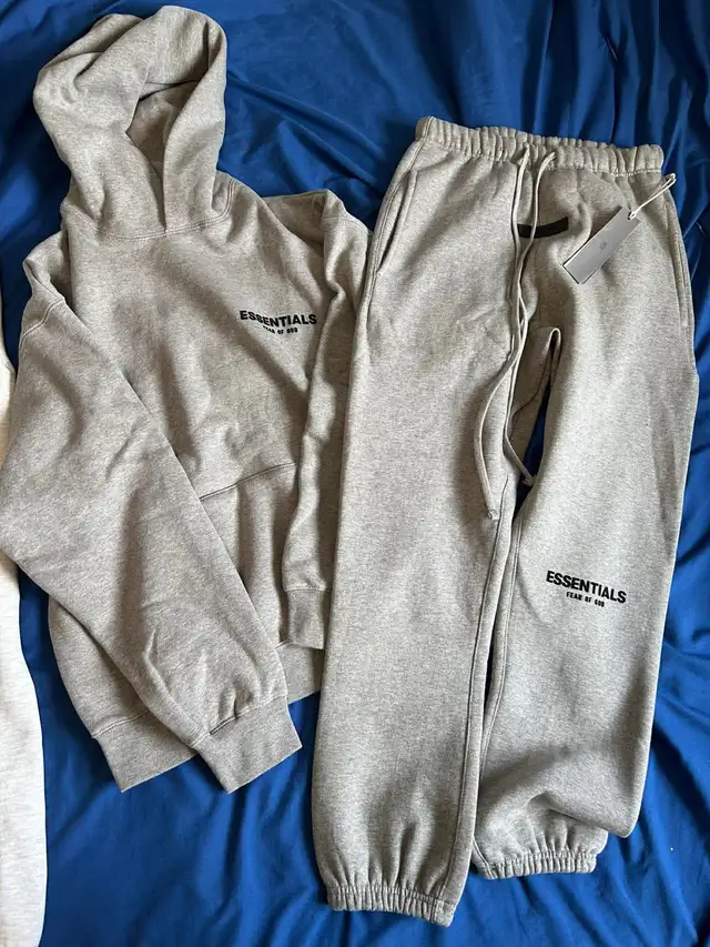 Dark Oatmeal Essentials tracksuit (check description) in Men's in Oshawa / Durham Region - Image 2