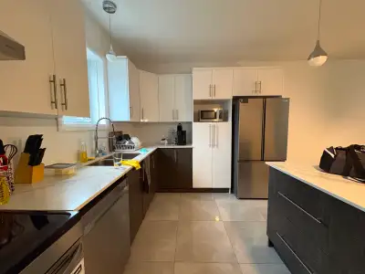 Beau 5 1/2 à Terrebonne, libre pour le 1er juillet, 2015$/mois. Internet inclus. Situé au semi-sous-...
