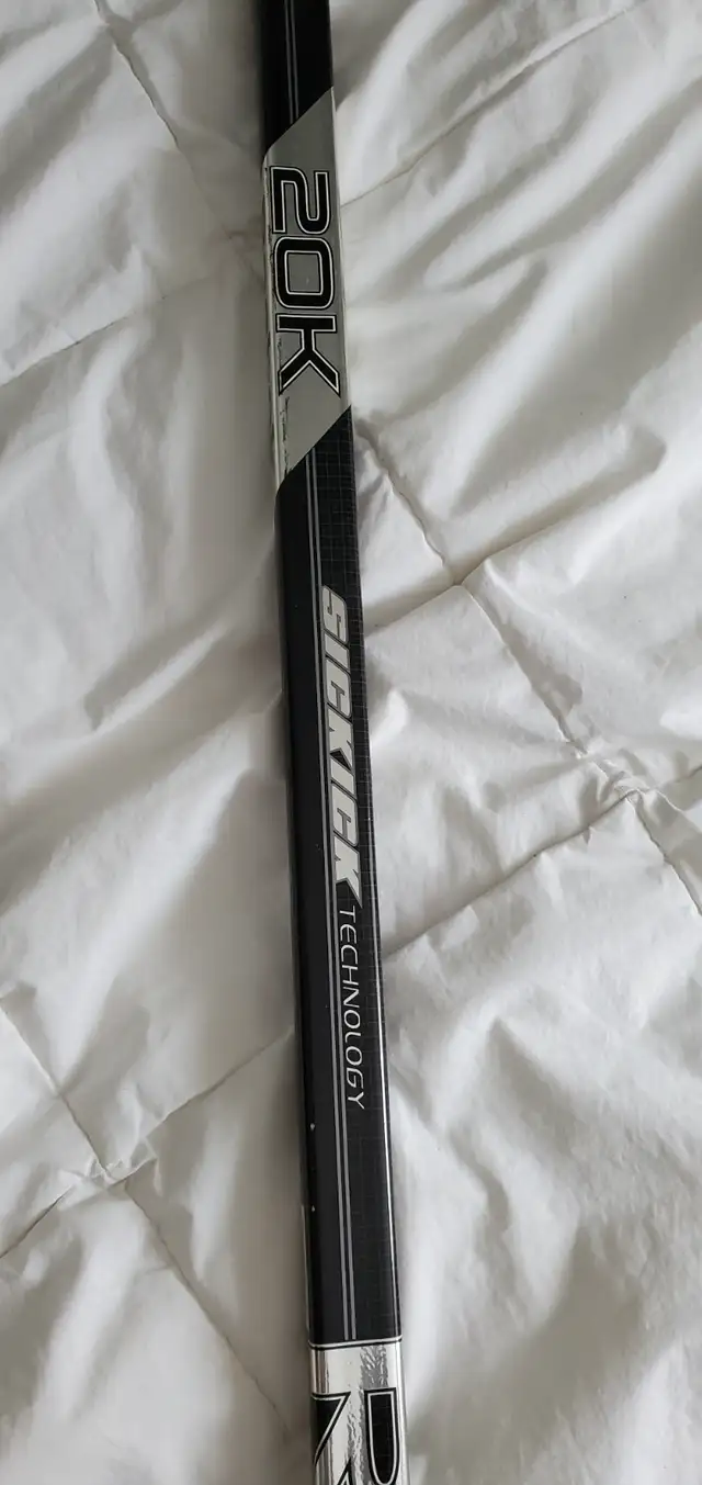 Game used signed Dion Phaneuf Reebok 20k hockey stick 200$ in Hockey in City of Toronto - Image 5