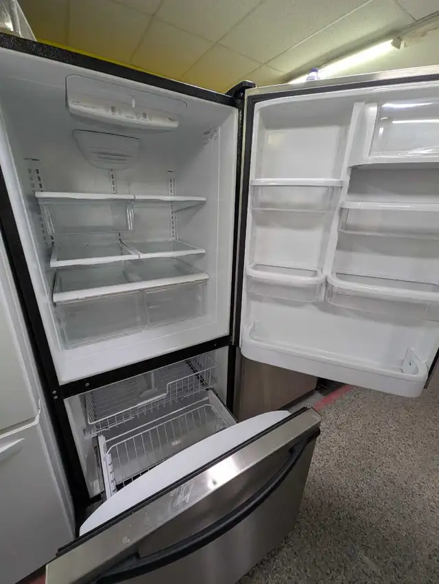 frigo Whirlpool stanless  in Refrigerators in City of Montréal - Image 6