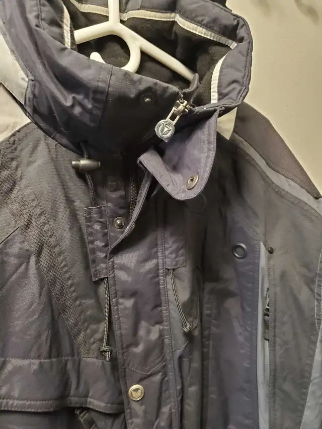 Men's Warm Winter Jacket size 42 ML in Men's in Mississauga / Peel Region - Image 3