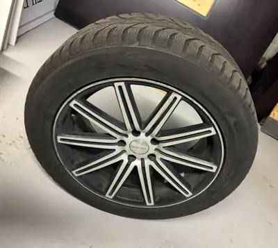 4 pneus d hiver sur jantes usagés de marque Toyo 235 55 / 19 . Utilisé sur véhicule Lexus RX 350.
