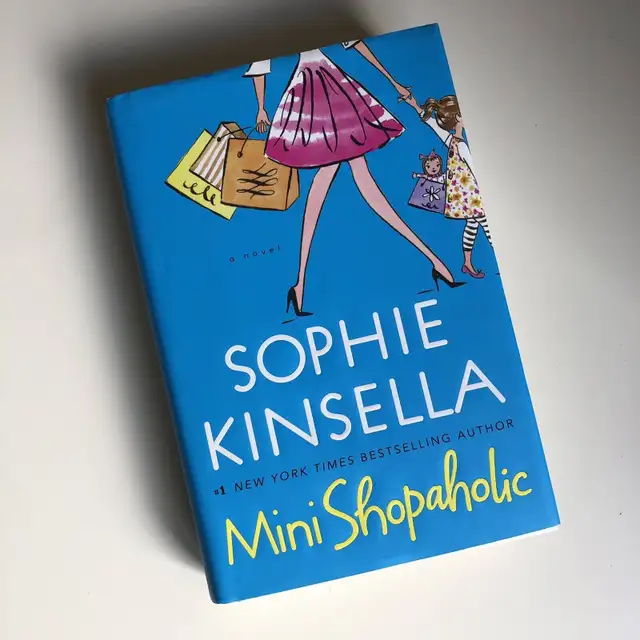 Mini Shopaholic novel in Children & Young Adult in Gatineau - Image 2