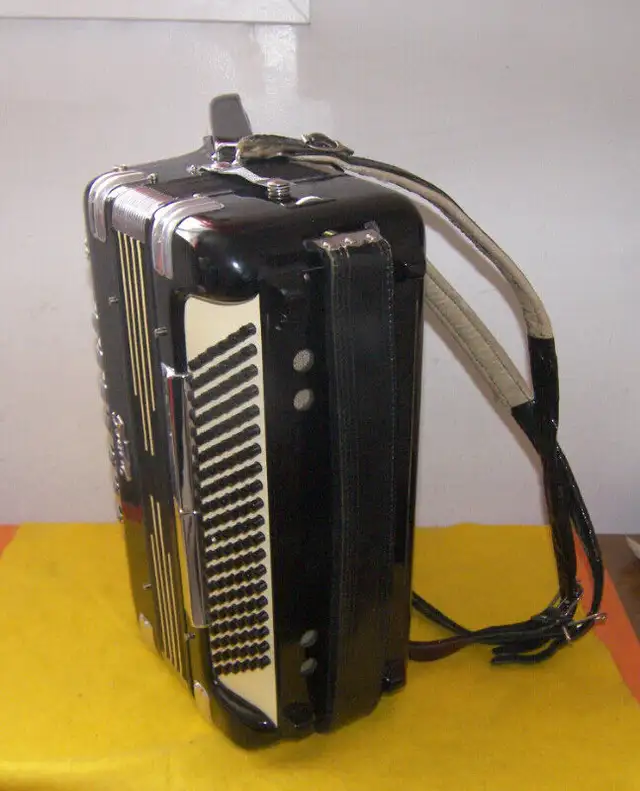 Accordion  LIRA  Made In Italy 120 Bass in Arts & Collectibles in Edmonton - Image 6